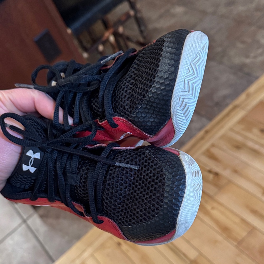 Boys Under Armour Basketball Sneakers - Picture 4 of 6